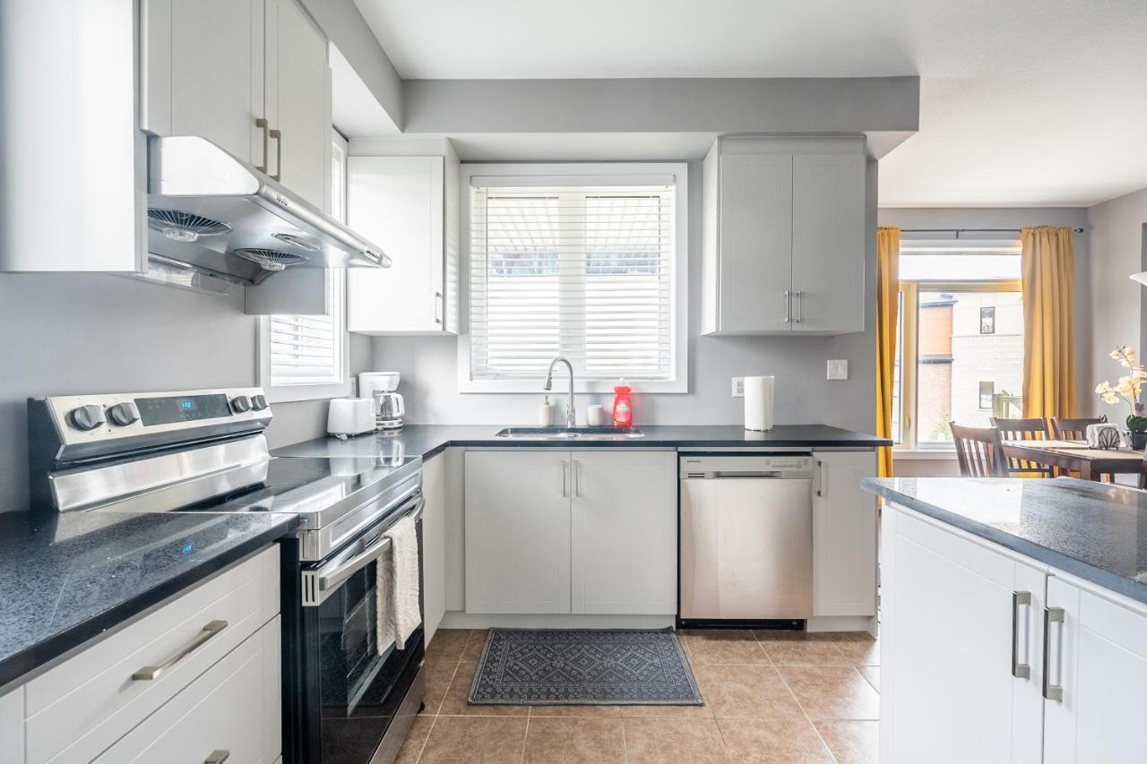 Modern Hamilton Homes Lake Ontario Shore By Globalstay Exterior foto